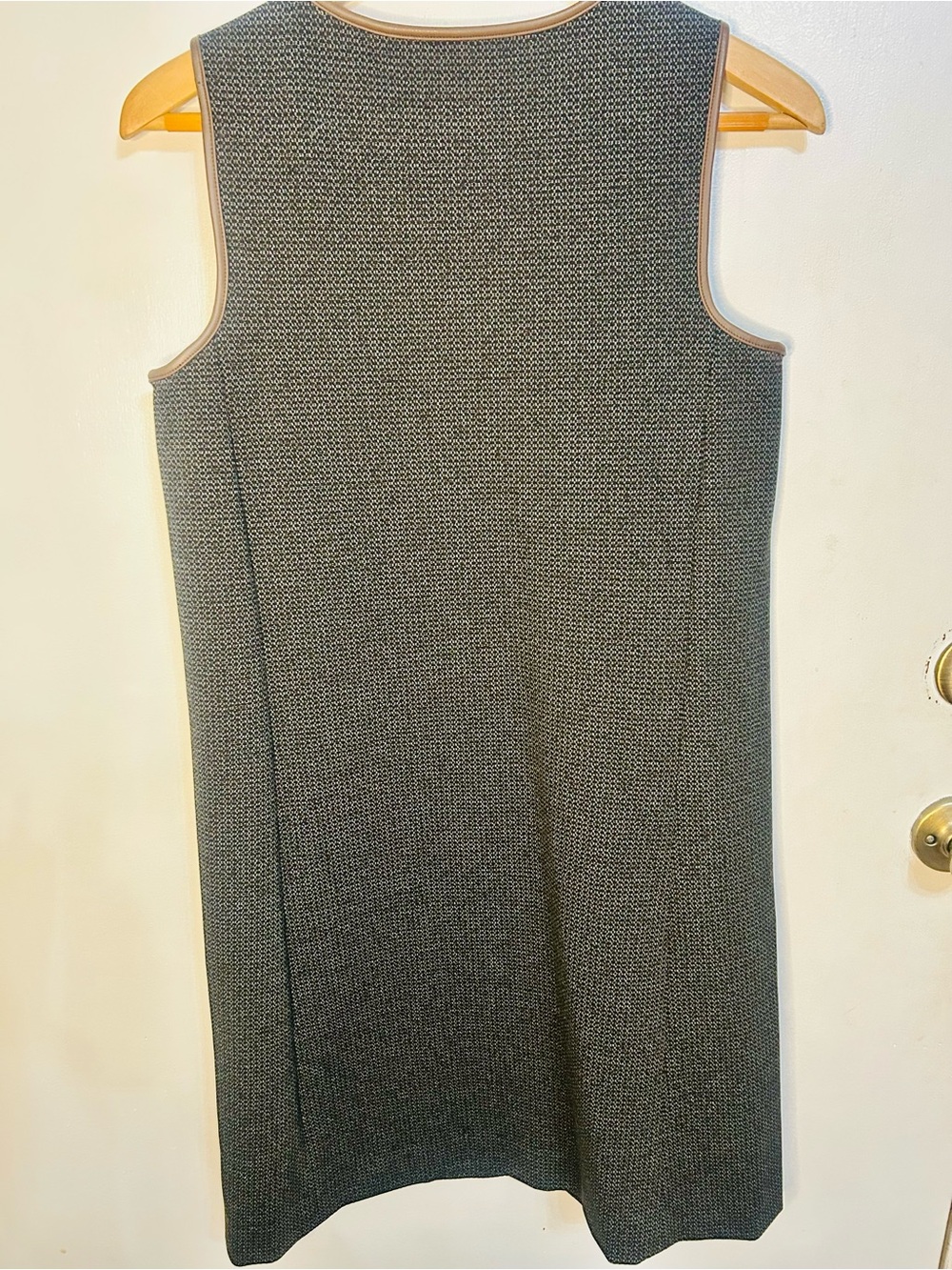 Sleeveless Gray Midi Shift Dress with Tan Piping - Picture 7 of 9
